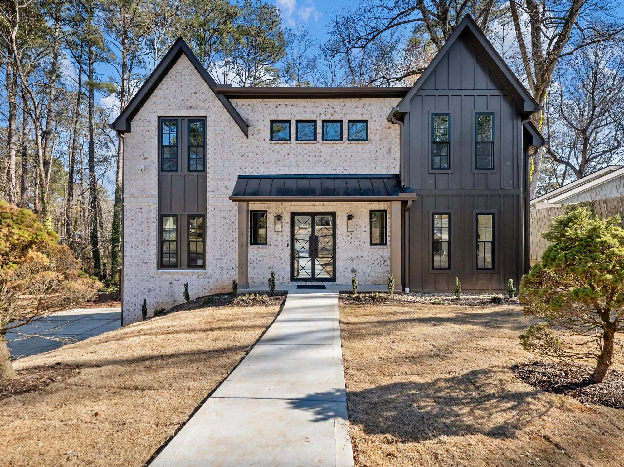 vibe-sexton-woods-custom-home-01-front-elevation