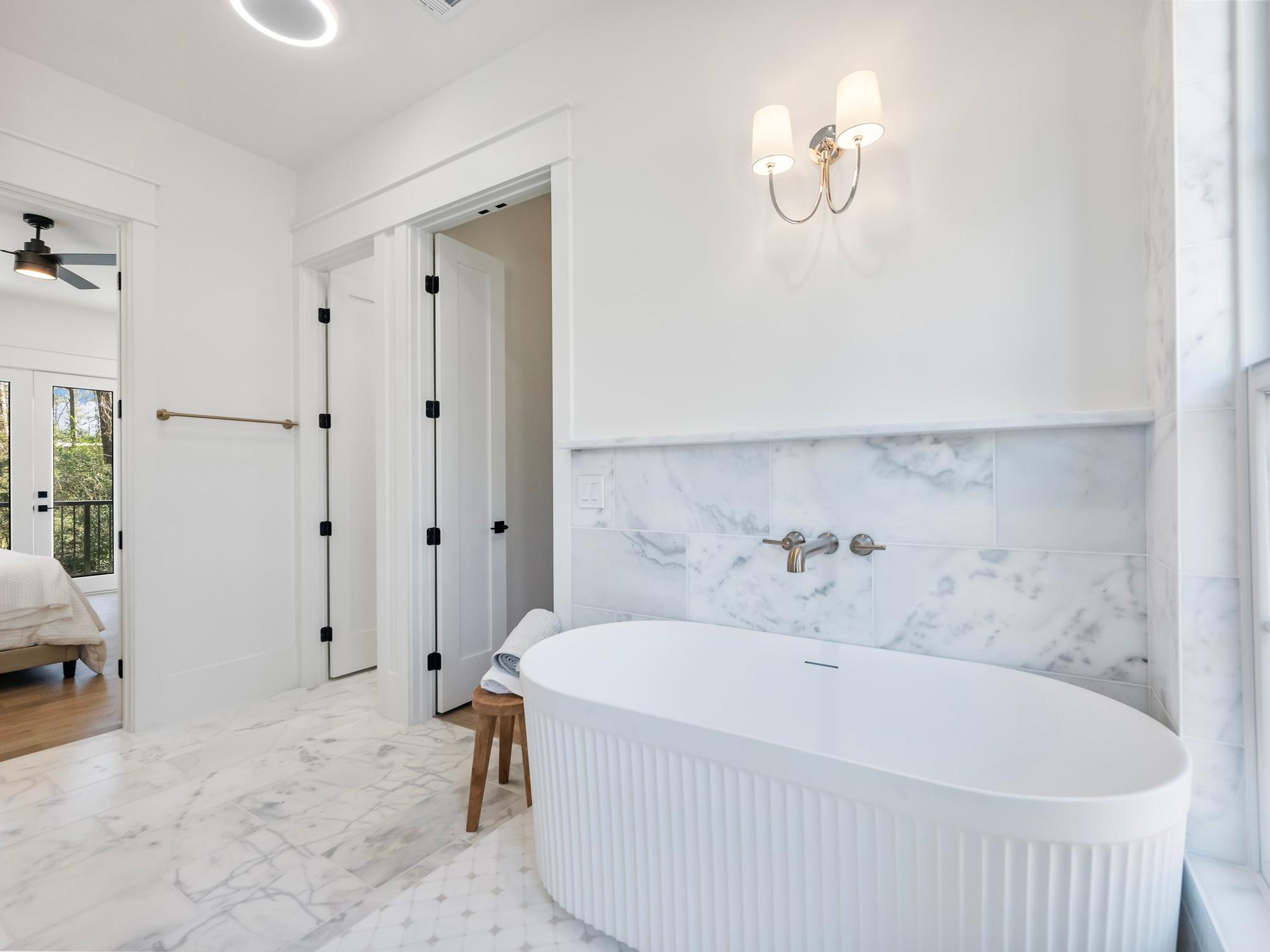 vibe-sexton-woods-custom-home-12-primary-bathroom